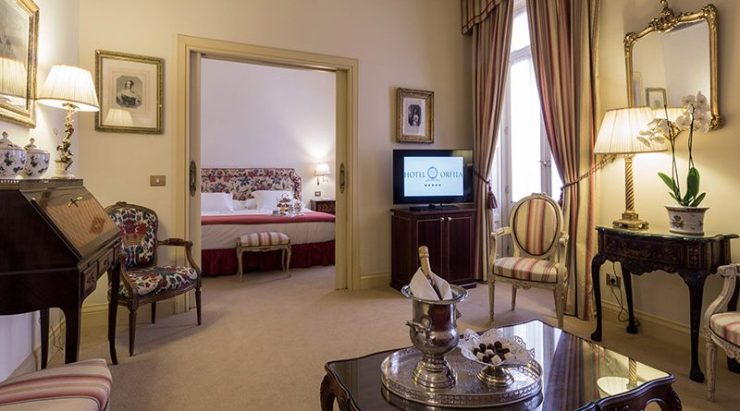 001-Deluxe-Suite-800x445